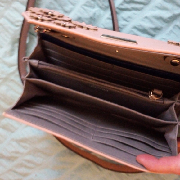 Crossover - Picture 4 of 4